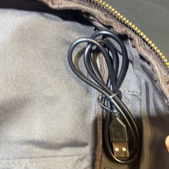 Leather crossbody sling bag - Picture 5 of 12